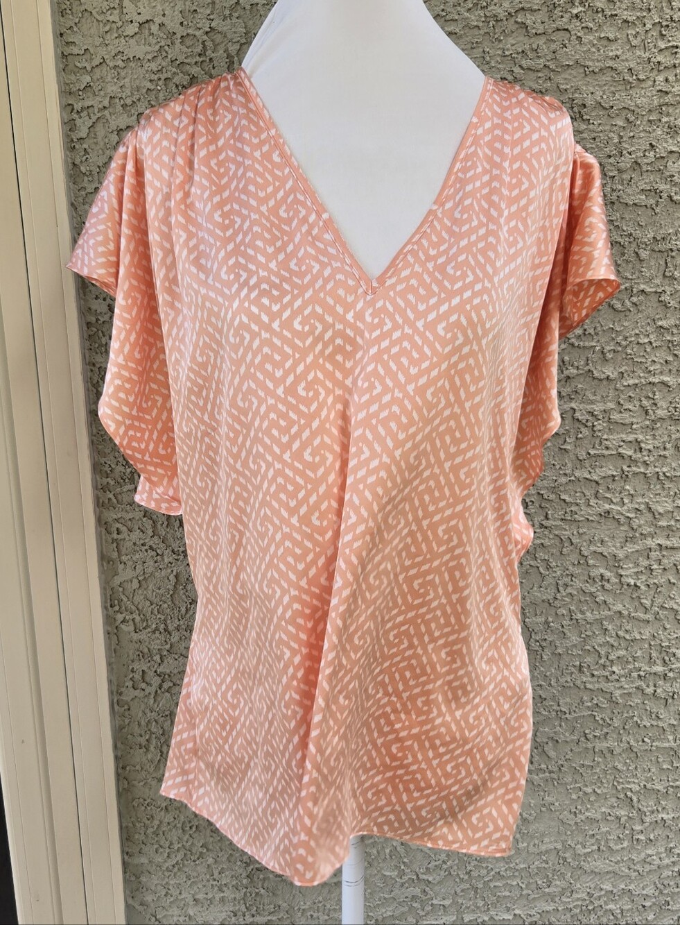 WHBM Women's Peach Patterned V-Neck Top